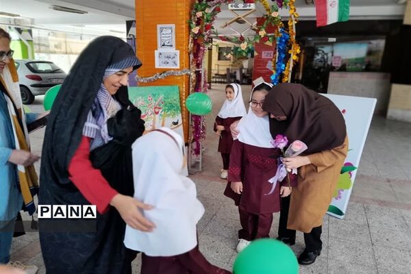جشن شکوفه‌های کلاس اولی در قائمشهر