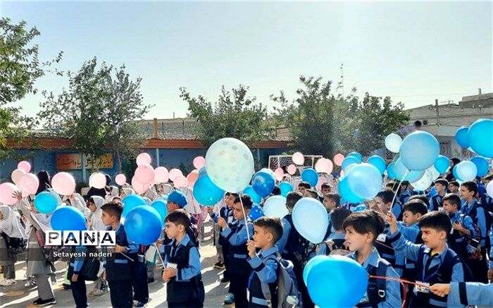 جشن شکوفه‌ها در دبستان کودک مسلمان و داورزنی شهرستان قرچک/فیلم