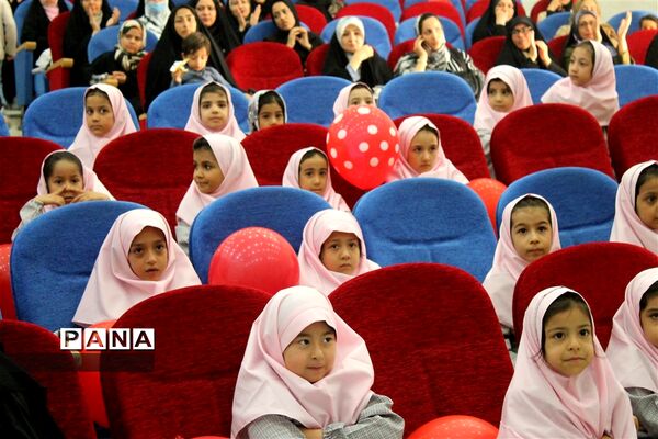 جشن شکوفه‌ها دبستان شهدای نیروگاه در سالن همایش فرهنگسرای نصرت