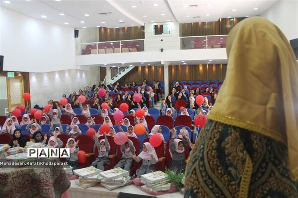 جشن شکوفه‌ها دبستان شهدای نیروگاه در سالن همایش فرهنگسرای نصرت