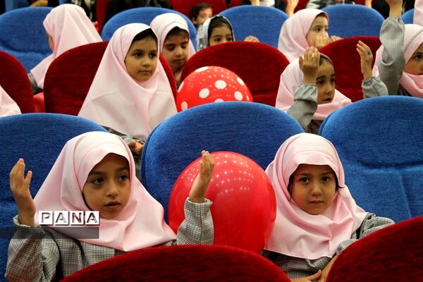 جشن شکوفه‌ها دبستان شهدای نیروگاه در سالن همایش فرهنگسرای نصرت