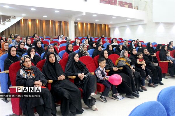 جشن شکوفه‌ها دبستان شهدای نیروگاه در سالن همایش فرهنگسرای نصرت