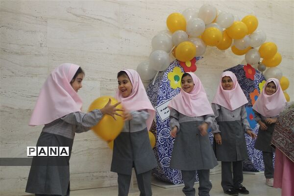 جشن شکوفه‌ها دبستان شهدای نیروگاه در سالن همایش فرهنگسرای نصرت