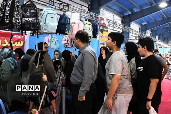 نمایشگاه نوشت افزار، کیف و کفش ویژه بازگشایی مدارس در اهواز