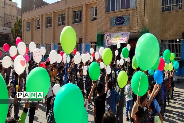 جشن شکوفه ها در مدرسه قائم نصیر شهر