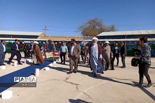 نواختن زنگ آغاز تحصیل شکوفه‌ها در دبستان پروین اعتصامی آبادان