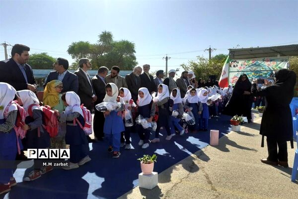 نواختن زنگ آغاز تحصیل شکوفه‌ها در دبستان پروین اعتصامی آبادان