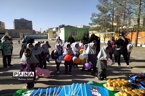 جشن شکوفه ها در دبستان فضیلت کاشمر