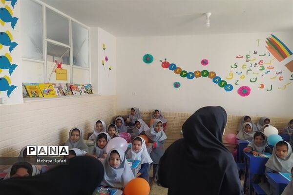 جشن شکوفه ها در دبستان فضیلت کاشمر