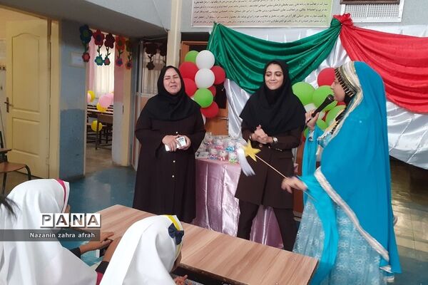 جشن شکوفه‌ها در دبستان حضرت زهرا(س) در رودهن