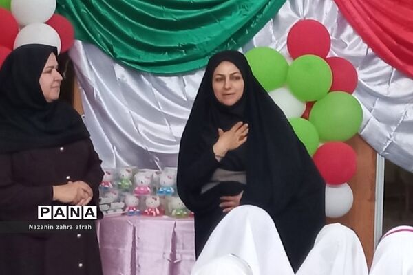 جشن شکوفه‌ها در دبستان حضرت زهرا(س) در رودهن