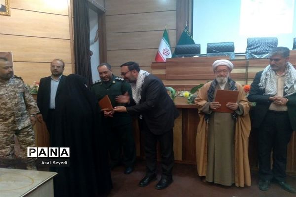 همایش جهاد و مقاومت از دیروز تا امروز و استماع سخنان رهبری در شهرستان کاشمر