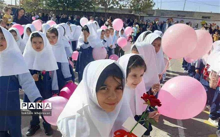 جشن شکوفه‌ها در دبستان هیأت امنایی فرهنگیان شیروان برگزار شد/فیلم