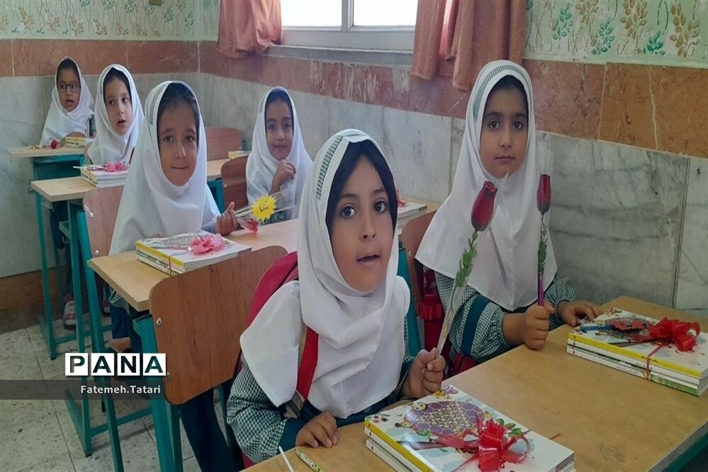 آیین «جشن شکوفه ها» در شهرستان بام و صفی آباد