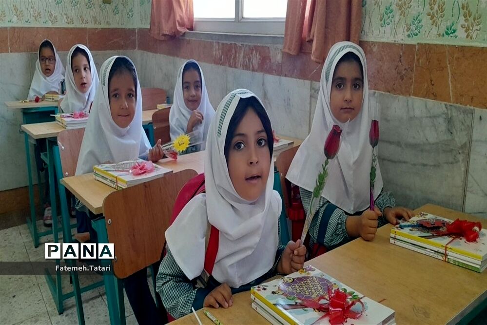 آیین «جشن شکوفه ها» در شهرستان بام و صفی آباد