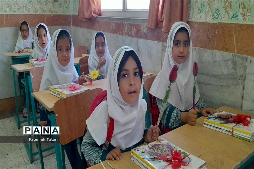 آیین «جشن شکوفه ها» در شهرستان بام و صفی آباد