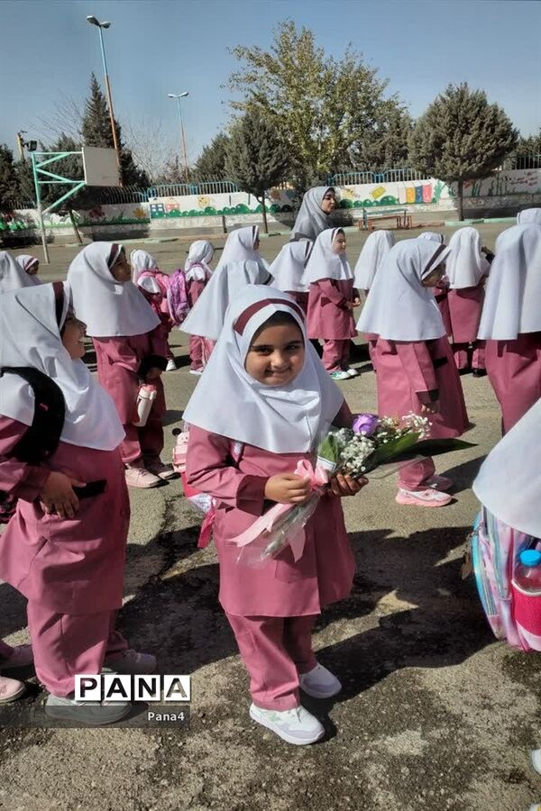 آیین جشن شکوفه ها در مدارس منطقه ۴ شهر تهران