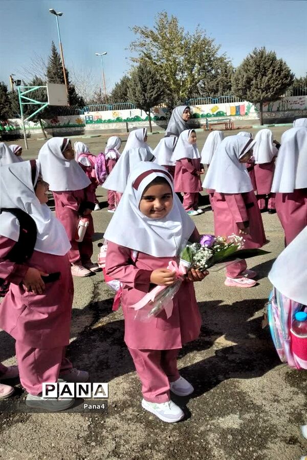 آیین جشن شکوفه ها در مدارس منطقه ۴ شهر تهران