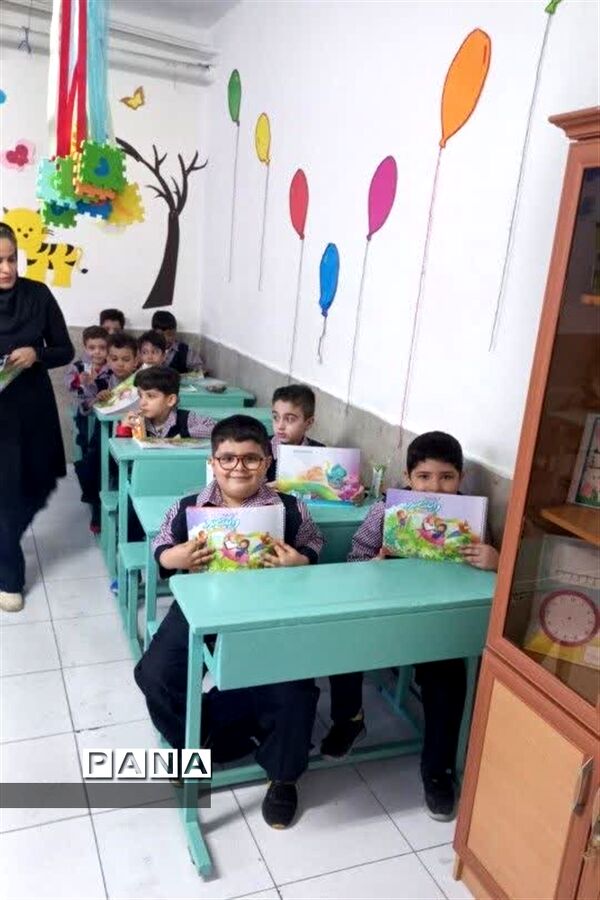 آیین جشن شکوفه ها در مدارس منطقه ۴ شهر تهران