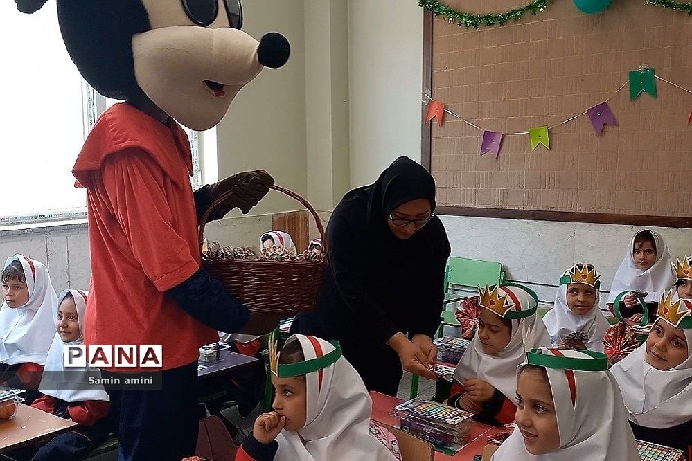 جشن شکوفه‌ها در مدارس رودهن