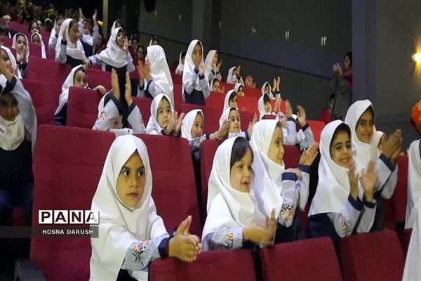 جشن شکوفه‌ها در دبستان شهدای فرهنگی ناحیه۷ مشهد مقدس
