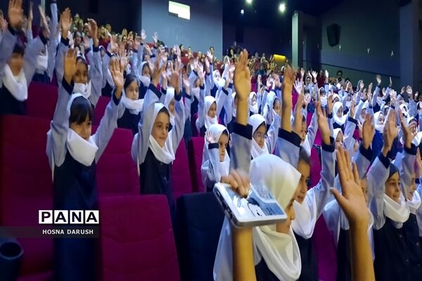 جشن شکوفه‌ها در دبستان شهدای فرهنگی ناحیه۷ مشهد مقدس