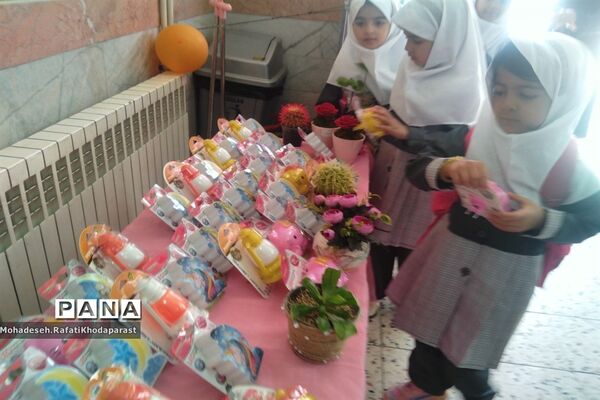جشن شکوفه‌ها در دبستان دخترانه شادروان سمانه بنی هاشم