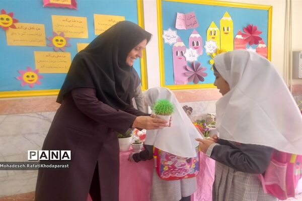 جشن شکوفه‌ها در دبستان دخترانه شادروان سمانه بنی هاشم