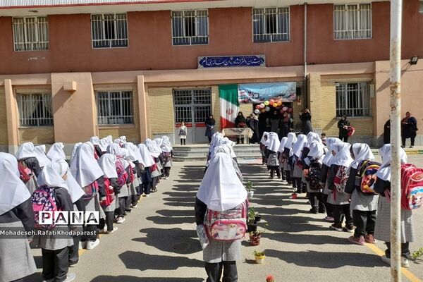 جشن شکوفه‌ها در دبستان دخترانه شادروان سمانه بنی هاشم
