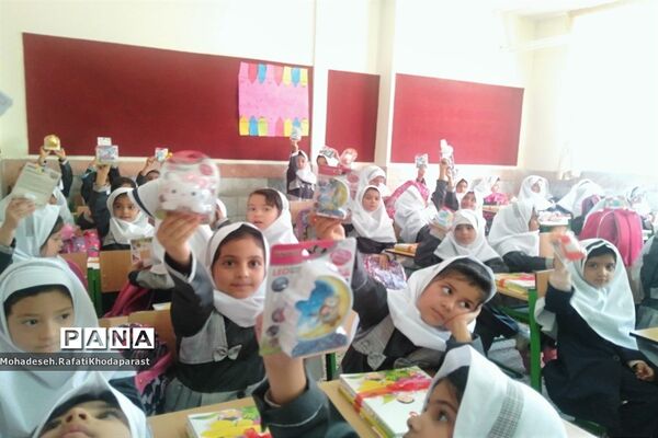 جشن شکوفه‌ها در دبستان دخترانه شادروان سمانه بنی هاشم