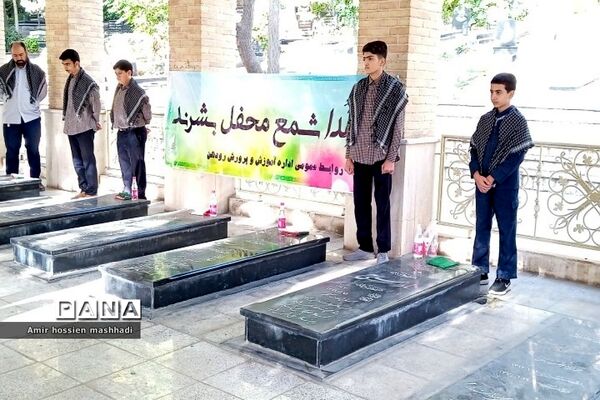 غبارروبی مزار شهدا توسط کارکنان آموزش و پرورش رودهن