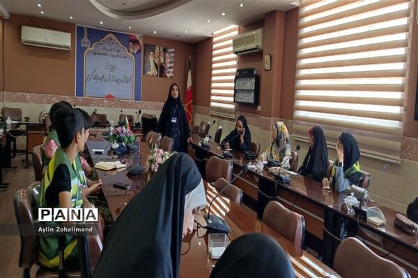 جلسه آموزشی خبر‌نویسی ویژه طرح هر مدرسه یک خبرنگار در شهرستان رباط‌کریم