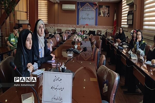 جلسه آموزشی خبر‌نویسی ویژه طرح هر مدرسه یک خبرنگار در شهرستان رباط‌کریم