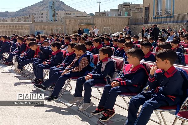 برگزاری جشن شکوفه‌ها در دبستان حاج تقی احدیان ناحیه ۶ مشهد مقدس همزمان با مدارس سراسر کشور