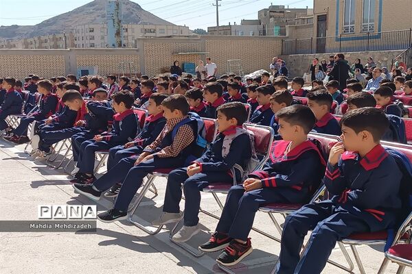 برگزاری جشن شکوفه‌ها در دبستان حاج تقی احدیان ناحیه ۶ مشهد مقدس همزمان با مدارس سراسر کشور