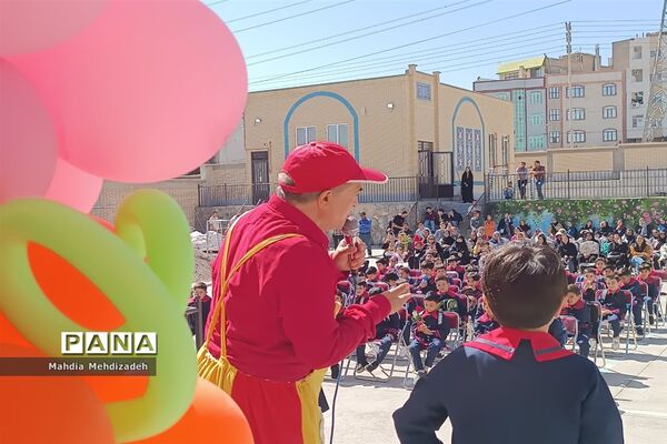 برگزاری جشن شکوفه‌ها در دبستان حاج تقی احدیان ناحیه ۶ مشهد مقدس همزمان با مدارس سراسر کشور