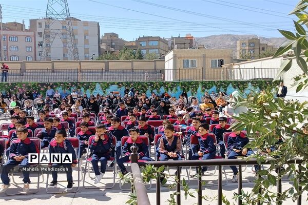 برگزاری جشن شکوفه‌ها در دبستان حاج تقی احدیان ناحیه ۶ مشهد مقدس همزمان با مدارس سراسر کشور