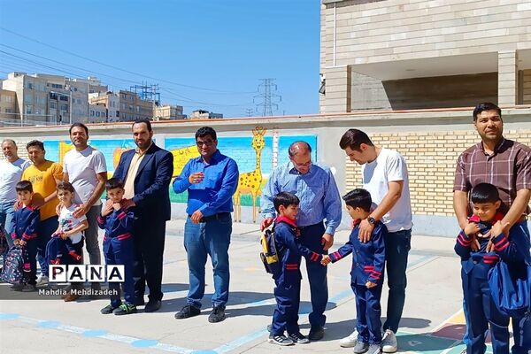برگزاری جشن شکوفه‌ها در دبستان حاج تقی احدیان ناحیه ۶ مشهد مقدس همزمان با مدارس سراسر کشور