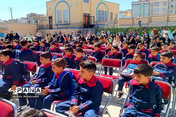 برگزاری جشن شکوفه‌ها در دبستان حاج تقی احدیان ناحیه ۶ مشهد مقدس همزمان با مدارس سراسر کشور