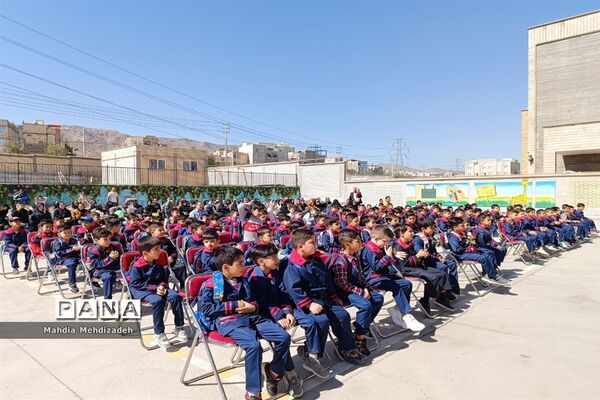 برگزاری جشن شکوفه‌ها در دبستان حاج تقی احدیان ناحیه ۶ مشهد مقدس همزمان با مدارس سراسر کشور