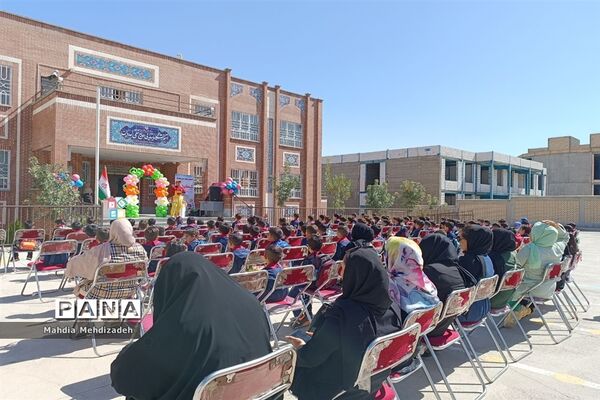 برگزاری جشن شکوفه‌ها در دبستان حاج تقی احدیان ناحیه ۶ مشهد مقدس همزمان با مدارس سراسر کشور