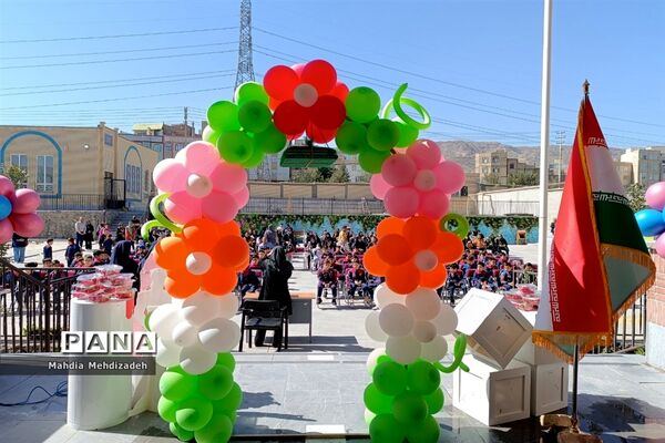 برگزاری جشن شکوفه‌ها در دبستان حاج تقی احدیان ناحیه ۶ مشهد مقدس همزمان با مدارس سراسر کشور