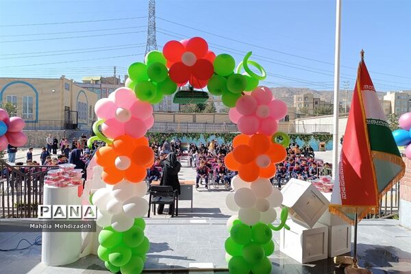 برگزاری جشن شکوفه‌ها در دبستان حاج تقی احدیان ناحیه ۶ مشهد مقدس همزمان با مدارس سراسر کشور