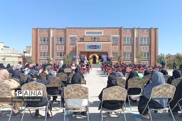 برگزاری جشن شکوفه‌ها در دبستان حاج تقی احدیان ناحیه ۶ مشهد مقدس همزمان با مدارس سراسر کشور