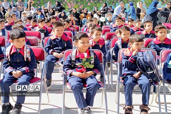 برگزاری جشن شکوفه‌ها در دبستان حاج تقی احدیان ناحیه ۶ مشهد مقدس همزمان با مدارس سراسر کشور