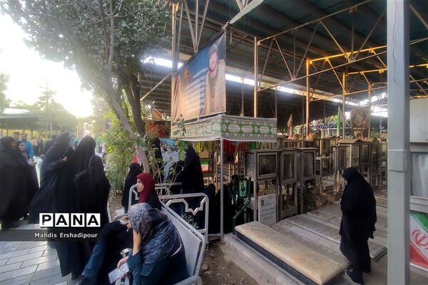 برگزاری مراسم زادروز شهیداصغرپاشاپور در گلزار شهدای تهران