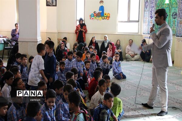 برگزاری جشن شکوفه‌ها در دبستان ولایت ۱ ناحیه ۲ یزد