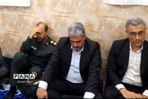دیدار مسئولان شهری و دانش‌‌‌آموزان ملارد با خانواده شهدا در هفته دفاع مقدس