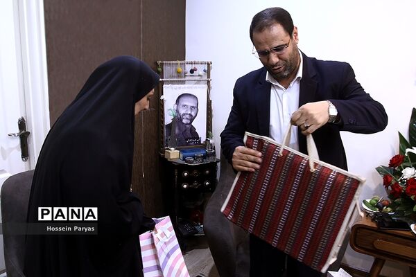 دیدار وزیر آموزش و پرورش با خانواده شهید مدافع امنیت، شهید پوریا احمدی