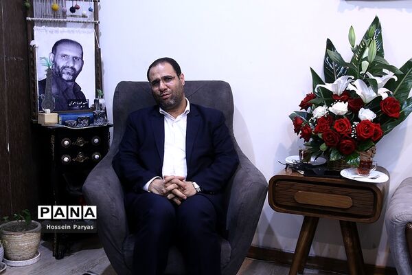 دیدار وزیر آموزش و پرورش با خانواده شهید مدافع امنیت، شهید پوریا احمدی